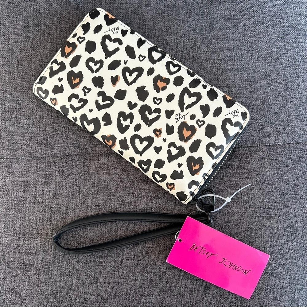 Betsey Johnson Leopard Heart Zip Around Wallet / Wristlet, Cream, Black, Tan - Picture 3 of 17